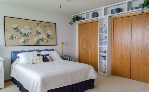 Original bedroom before renovation